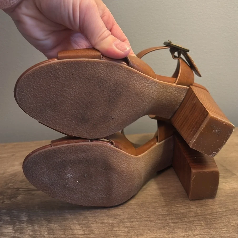 Crown Vintage Tan High Heel Sandals Size 6.5M